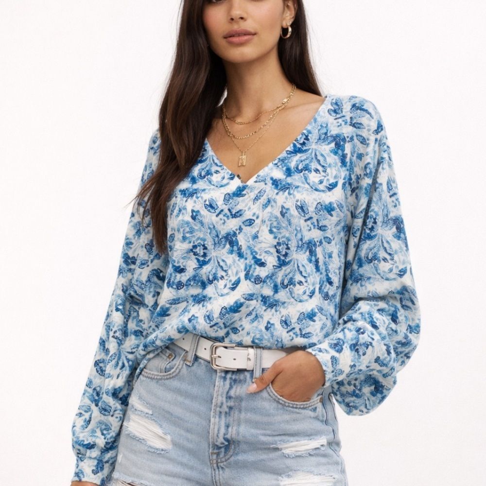 Garnet Hill White Blue Women's Sweater Large Floral Leaf 100% Merino Wool V-Neck